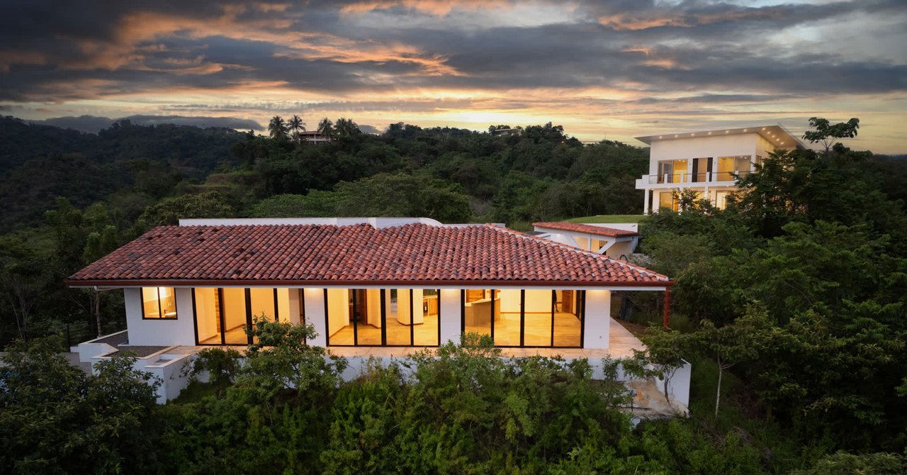 Dos Casas con Vista al Mar — Playa Hermosa